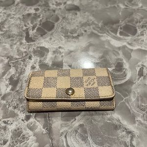 Louis Vuitton white damier checkered print key holder 4 keys